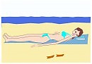 Девушка и странные предметы на пляже